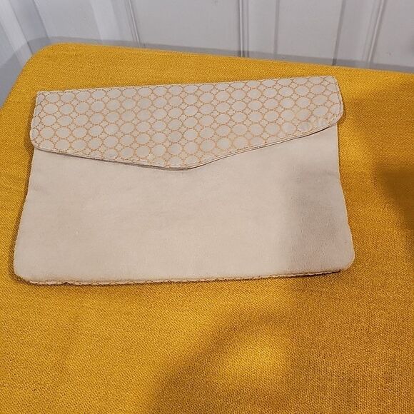 Bulgari Parfums For Emirates Zippered Clutch with Charm Emirates Like New - Picture 5 of 13